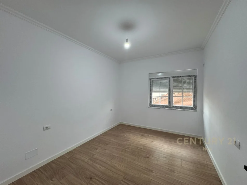 Tirane, shes apartament 2+1+Aneks+Ballkon Kati 4, 75 m² 222.000 € (Rruga e Bogdaneve)