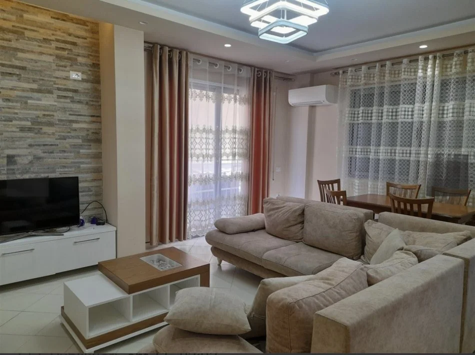 Tirane, jepet me qera apartament 2+1+Ballkon Kati 3, 100 m² 520 €