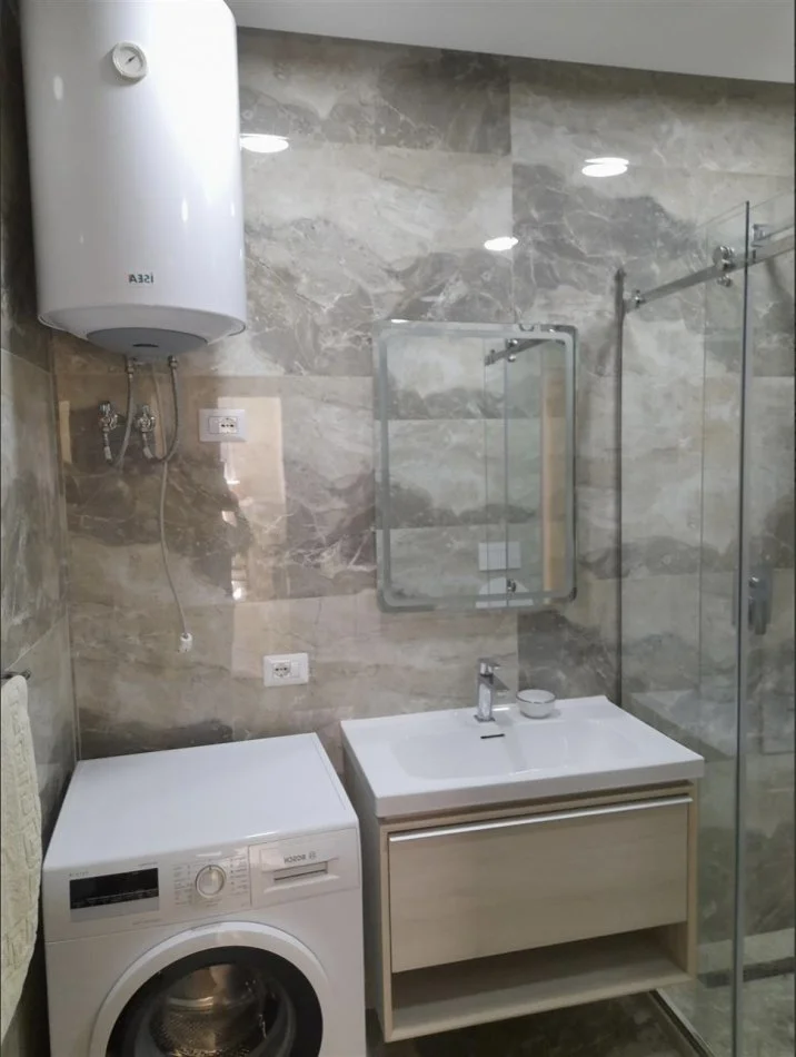 Tirane, jepet me qera apartament 2+1+Ballkon Kati 3, 100 m² 520 €