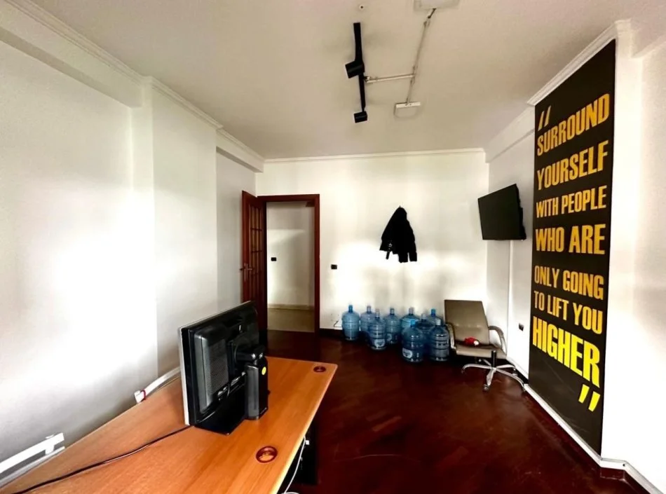 Tirane, shitet apartament , 165 m² 420.000 € 