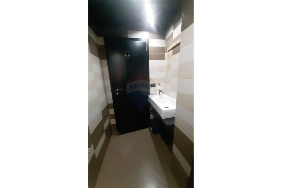 Tirane, jepet me qera bar-kafe , 80 m² 1.600 € (Kompleksi Delijorgji, Shqipëri)