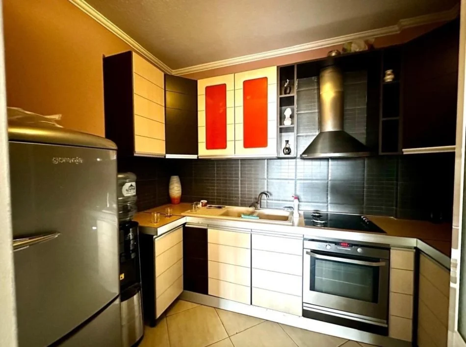 Tirane, shitet apartament , 165 m² 420.000 € 