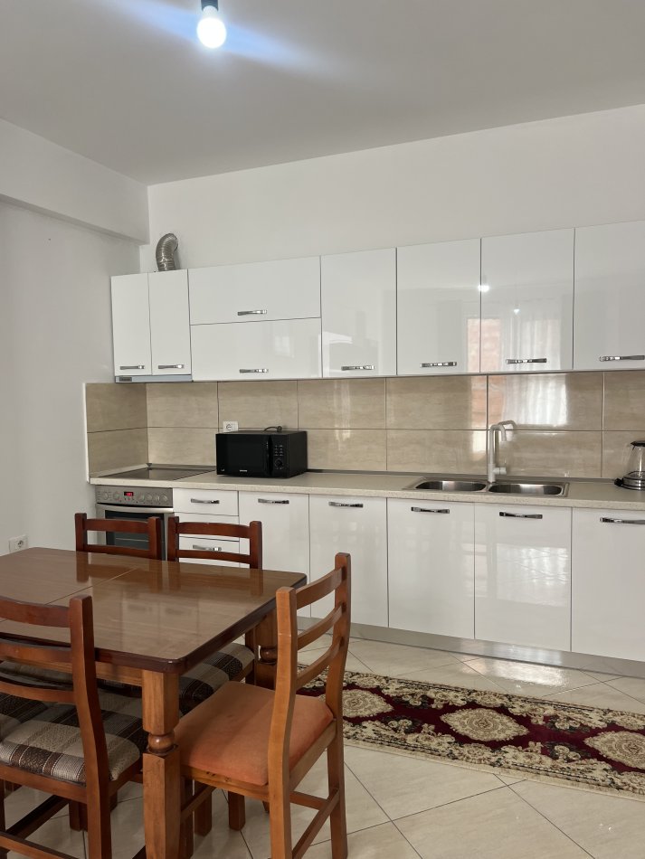 Tirane, jepet me qera apartament 2+1+Ballkon Kati 3, 100 m² 500 € (ASTIR PERBALLE EHA STUDIO)