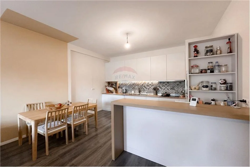 Tirane, shitet apartament , Kati 2, 101 m² 237,000 € 