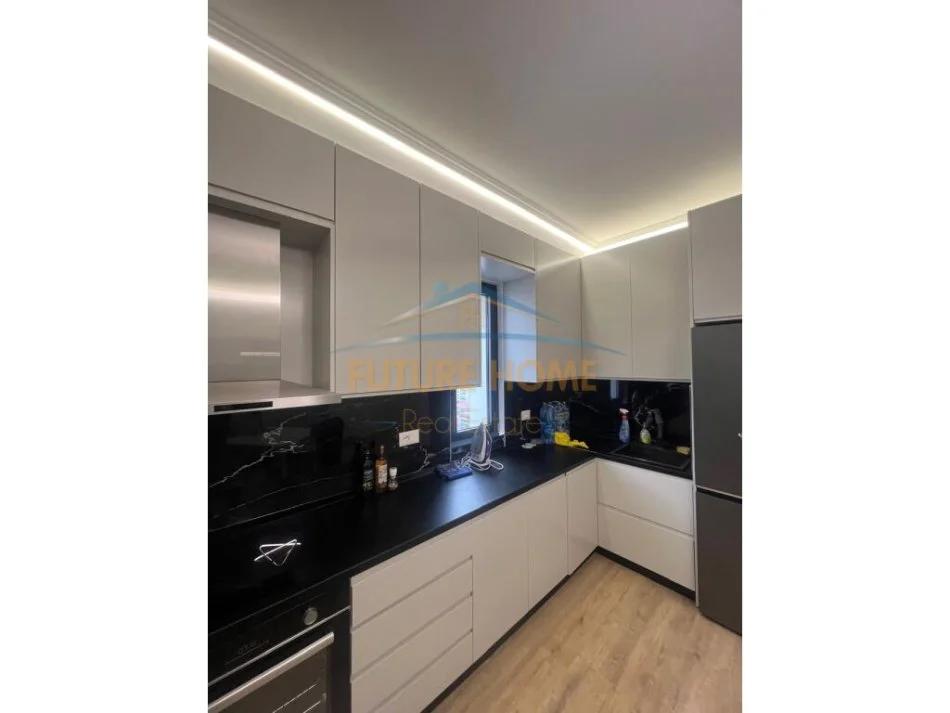 Tirane, jepet me qera apartament 1+1+Ballkon Kati 11, 69 m² 550 € (Farmacia 10)