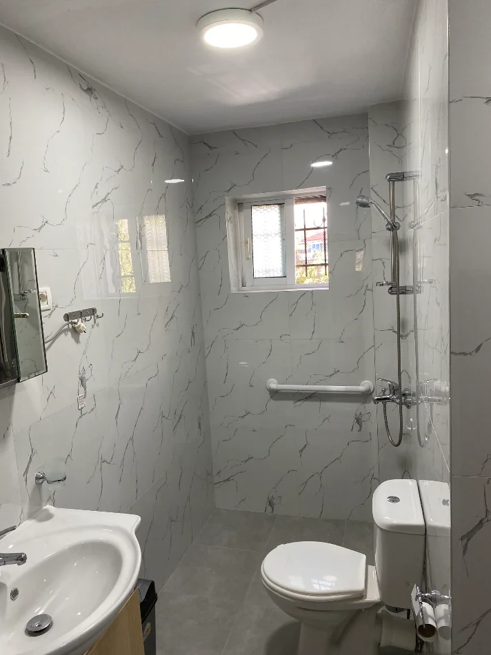 Tirane, jepet me qera apartament 1+1 Kati 2, 60 m² 450 € (Tirana e re)