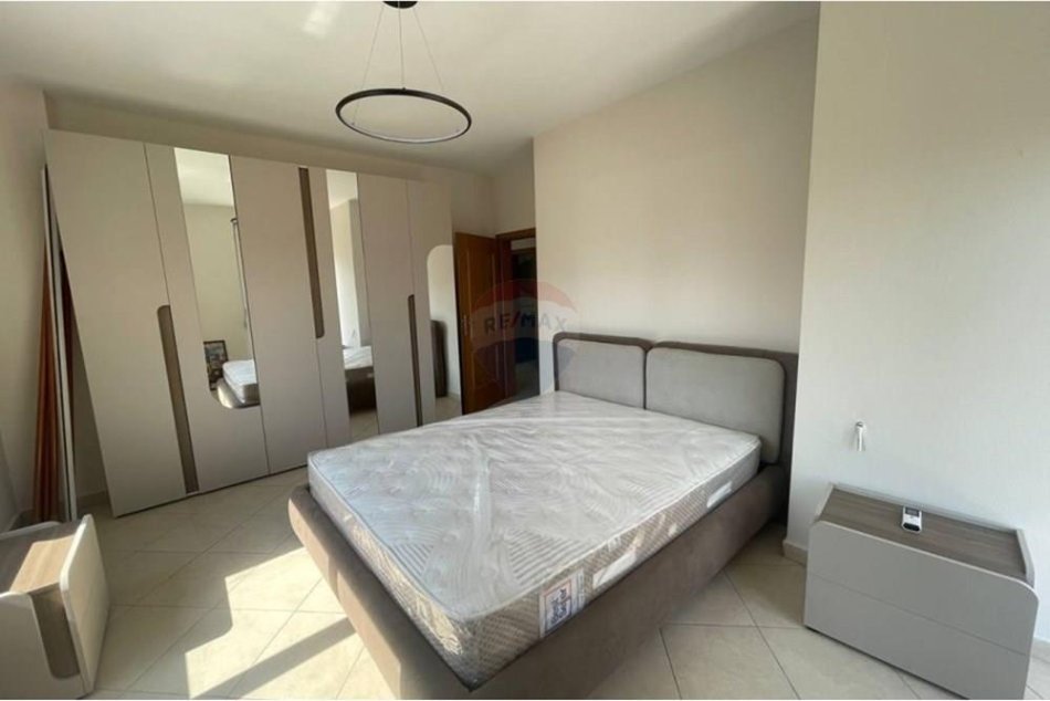 Tirane, jepet me qera apartament 2+1 Kati 3, 110 m² 800 € (Rruga e Kavajës)