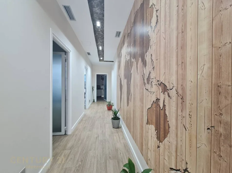 Tirane, jepet me qera ambjent biznesi , 135 m² 1.800 € 