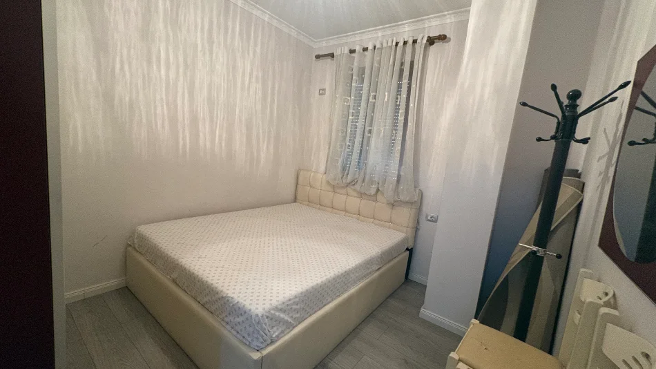 Shqiperi, jepet me qera apartament 2+1+Ballkon Kati 3, 500 € (tom plezha)