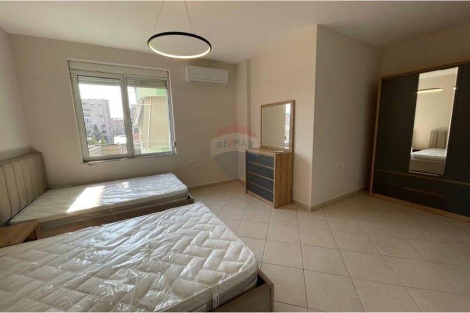 Tirane, jepet me qera apartament 2+1 Kati 3, 110 m² 800 € (Rruga e Kavajës)