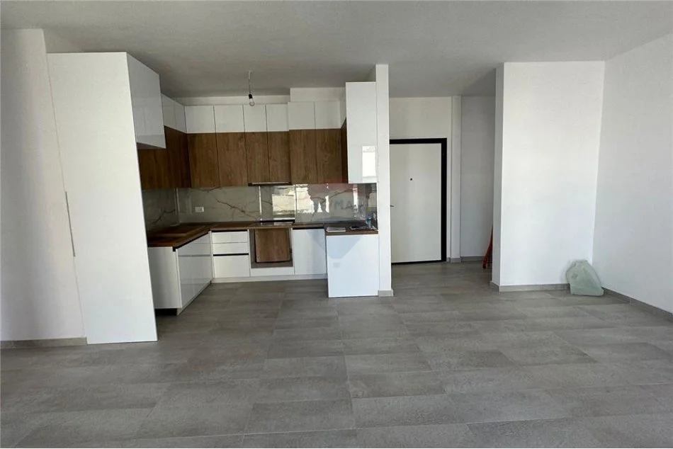 Tirane, jepet me qera apartament 2+1 Kati 5, 99 m² 750 € (Prane Parkut Olimpik - Komuna e Parisit - Kompleksi Dinamo, Shqipëri)