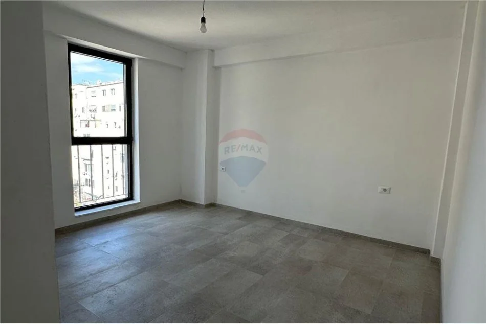 Tirane, jepet me qera apartament 2+1 Kati 5, 99 m² 750 € (Prane Parkut Olimpik - Komuna e Parisit - Kompleksi Dinamo, Shqipëri)