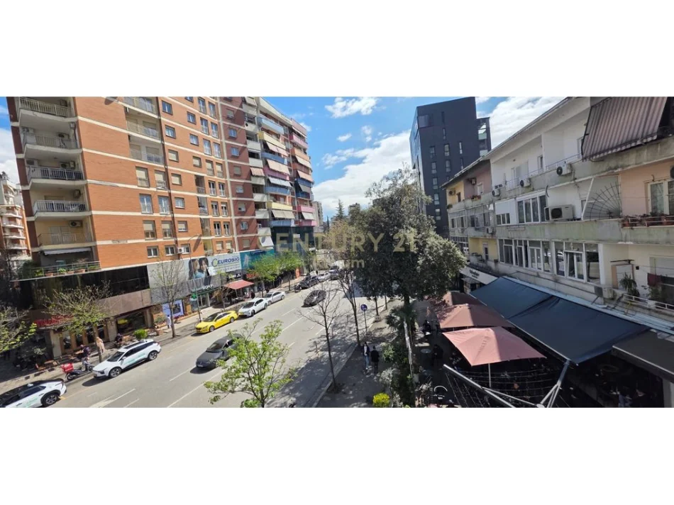 Tirane, jepet me qera ambjent biznesi Kati 3, 97 m² 800 € 