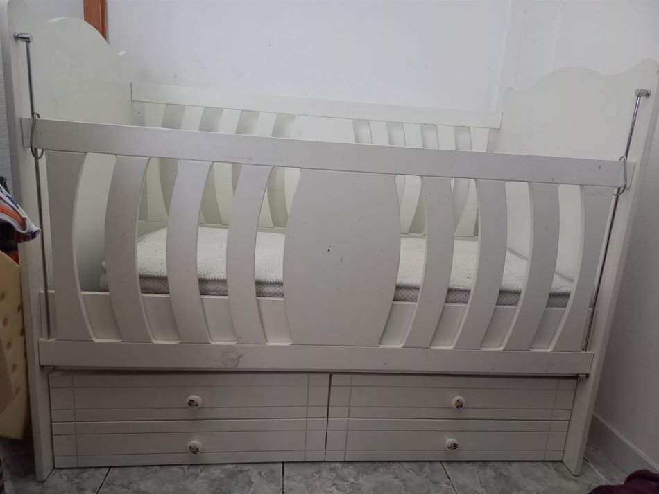 Tirane, shes Shitet krevat bebi + Dyshek 99 €
