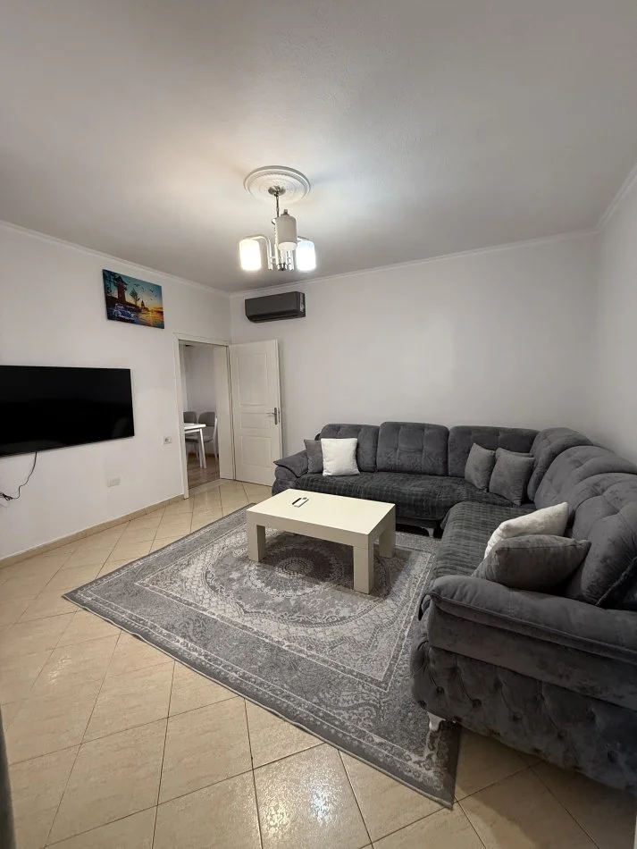 Tirane, jepet me qera Vile 1+1 Kati 2, 409 € 