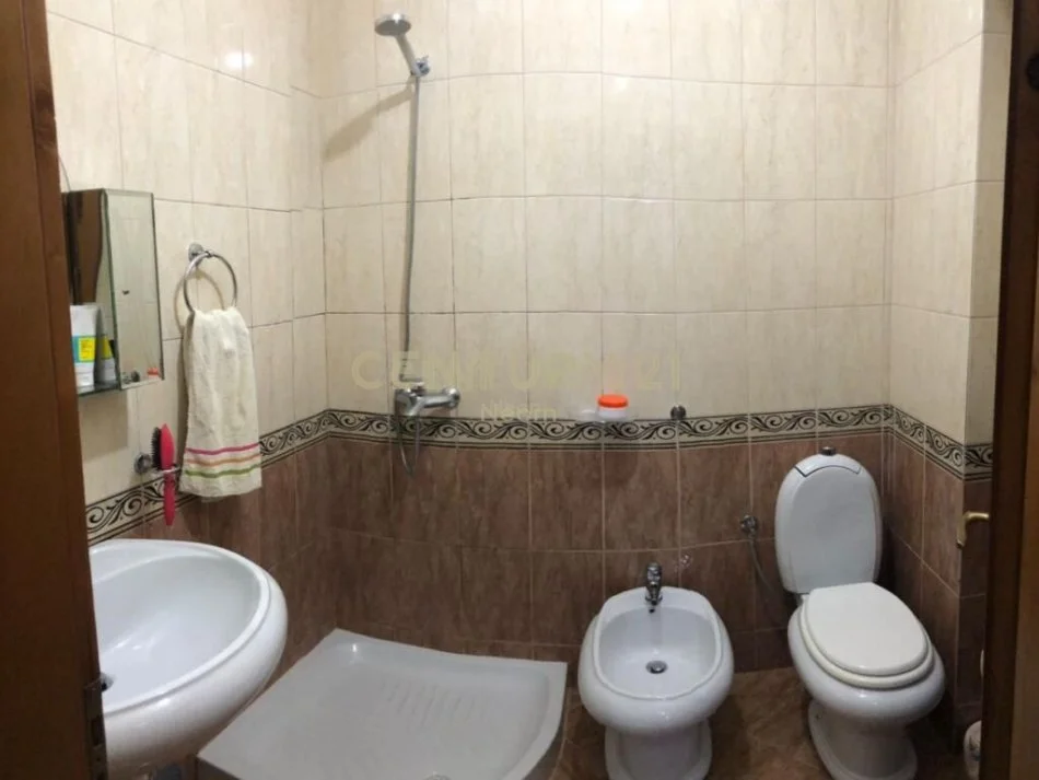 Tirane, jepet me qera apartament 1+1 Kati 8, 550 m² 550 € 