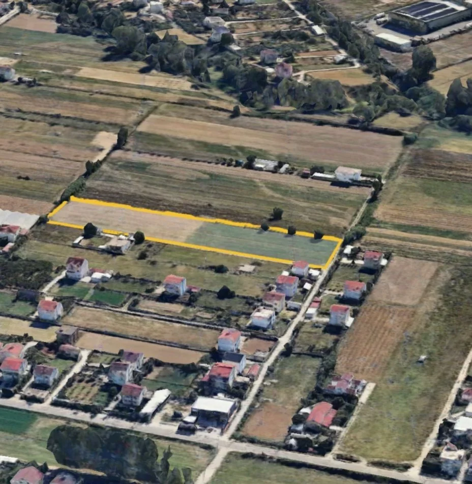 Tirane, shitet toke , 8.500 m² 382.500 € (Laknas)