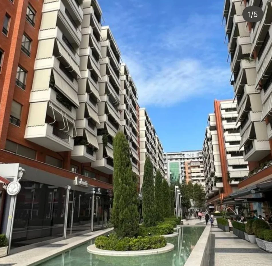 Tirane, jepet me qera ambjent biznesi Kati 0, 250 m² 6.000 € (Kompleksi DeliJorgji)