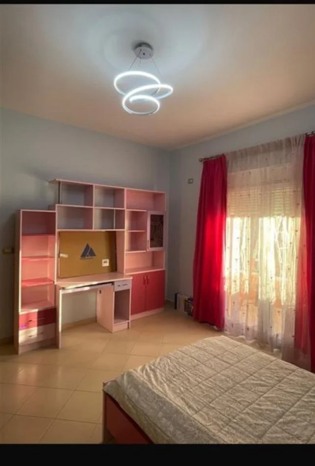 Tirane, jepet me qera shtepi 2+1+Ballkon Kati 2, 100 m² 400 € 