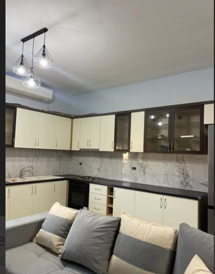 Tirane, jepet me qera shtepi 2+1+Ballkon Kati 2, 100 m² 400 € 