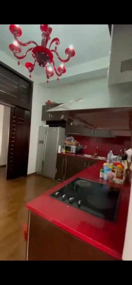 Tirane, jepet me qera apartament 2+1 Kati 4, 300 m² 1.000 € (Rruga e Dibres)