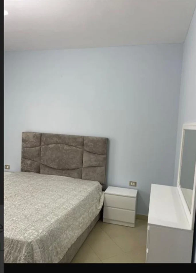 Tirane, jepet me qera shtepi 2+1+Ballkon Kati 2, 100 m² 400 € 