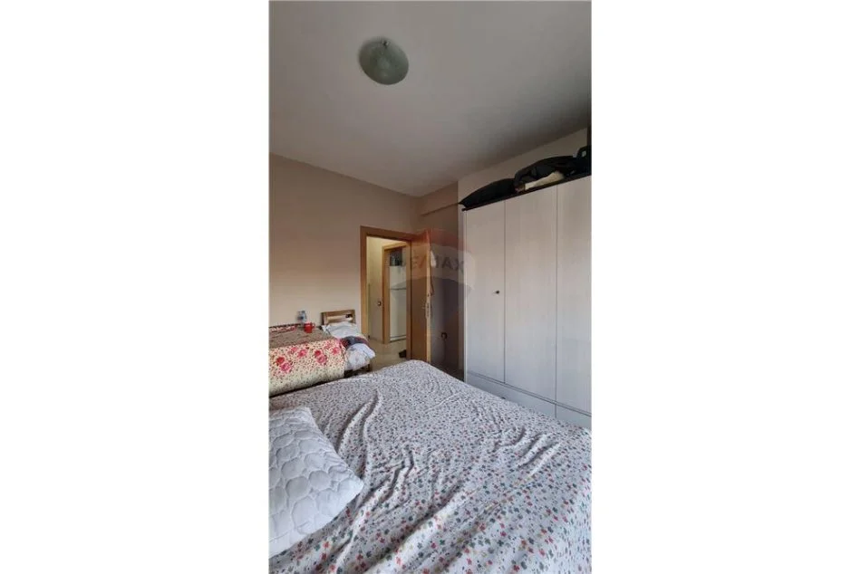 Tirane, jepet me qera apartament 1+1 Kati 2, 50 m² 550 € (Petro Korcari - Komuna e Parisit)