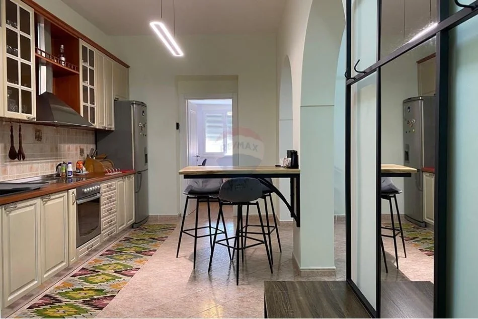 Tirane, jap me qera apartament 3+1 , 95 m² 850 € (Vasil Shanto!)