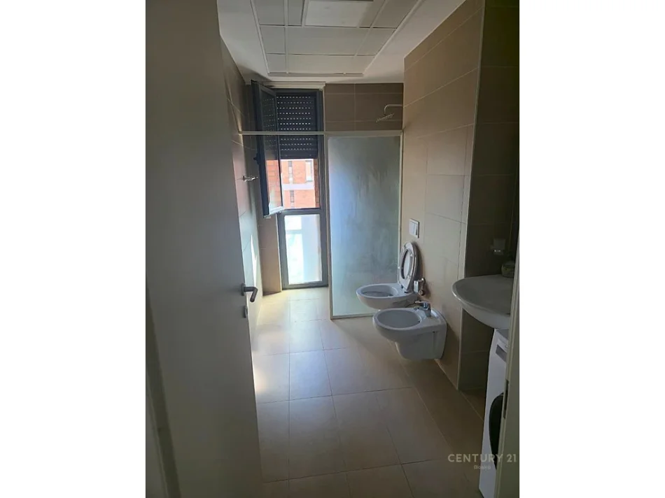 Tirane, jepet me qera apartament 2+1+Aneks+Ballkon Kati 3, 94 m² 750 € (Fiori di Bosko)