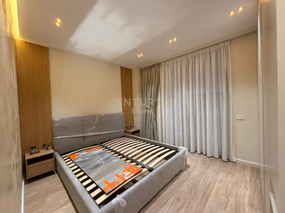 Tirane, jepet me qera apartament 2+1+Aneks+Ballkon Kati 3, 115 m² 1.500 € 