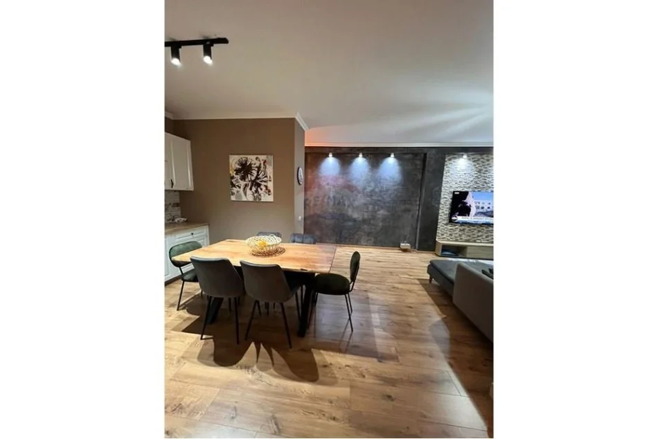 Tirane, jepet me qera apartament 2+1 , 108 m² 800 € (Kopshti Botanik)