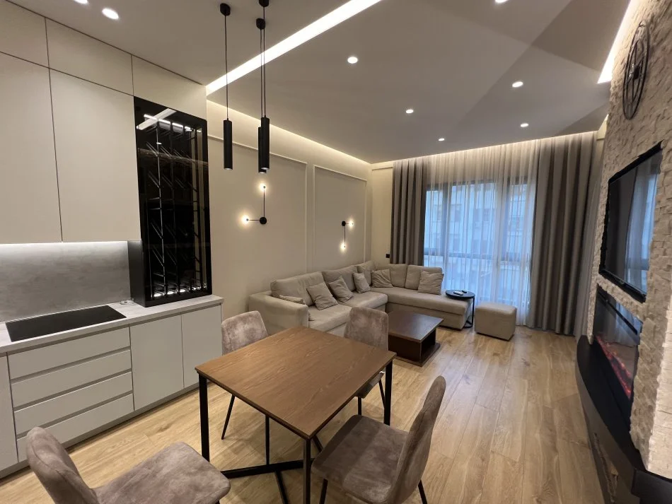 Tirane, jap me qera apartament 1+1+Ballkon Kati 8, 75 m² 850 € (Kompleksi Square 21)
