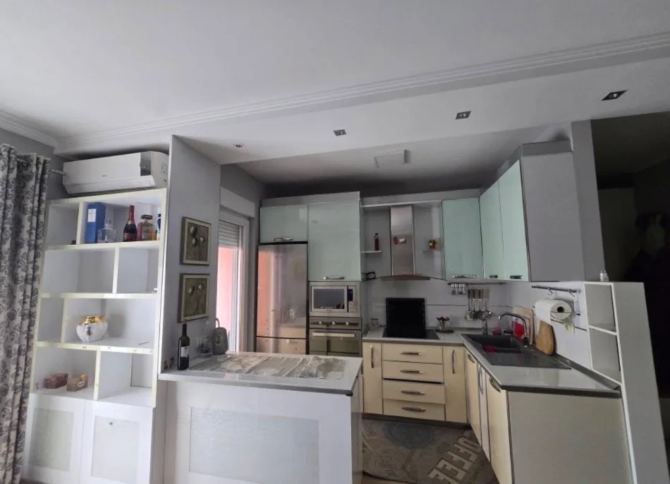 Tirane, jepet me qera apartament 2+1 Kati 4, 100 m² 60.000 € 
