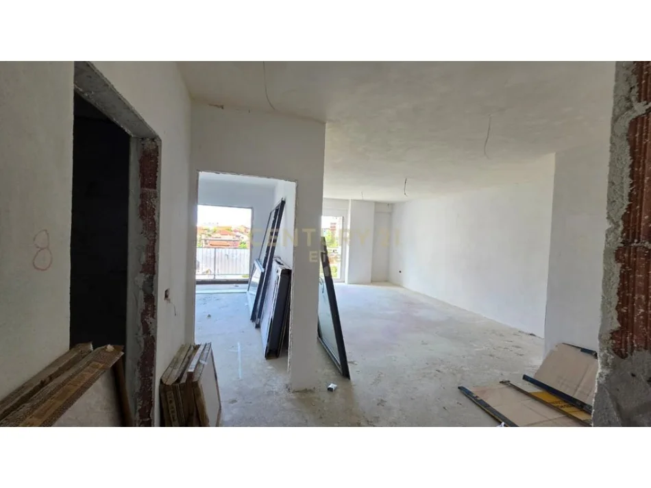Tirane, shitet apartament 1+1+Ballkon Kati 2, 70 m²