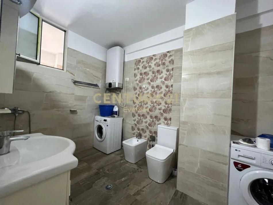 Tirane, jepet me qera 3+1+Ballkon Kati 2, 119 m² 550 € (Astir)