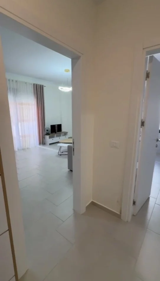 Tirane, jepet me qera apartament 2+1+Ballkon Kati 2, 100 m² 650 € (Rruga Kodra E Diellit)