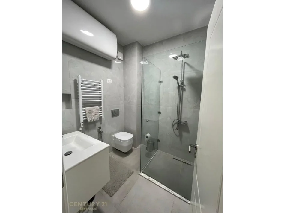 Tirane, jepet me qera apartament 2+1+Ballkon Kati 7, 80 m² 1.000 € 