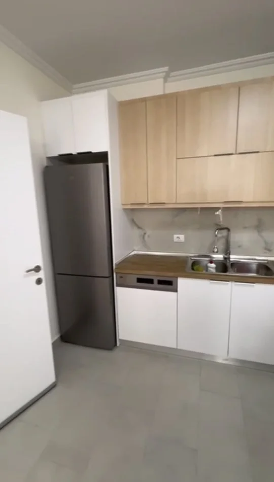 Tirane, jepet me qera apartament 2+1+Ballkon Kati 2, 100 m² 650 € (Rruga Kodra E Diellit)