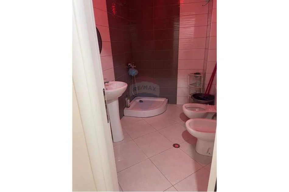Tirane, jepet me qera apartament 2+1 Kati 5, 75 m² 350 € (Fresku - Rruga e Thesarit)