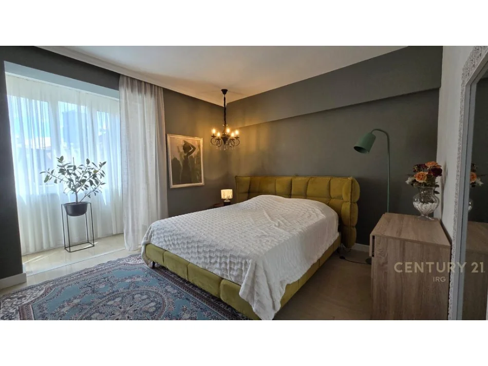 Tirane, jepet me qera apartament 3+1+Ballkon Kati 3, 100 m² 900 € 