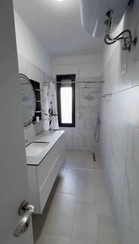 Tirane, jepet me qera apartament 2+1+Ballkon Kati 2, 100 m² 650 € (Rruga Kodra E Diellit)
