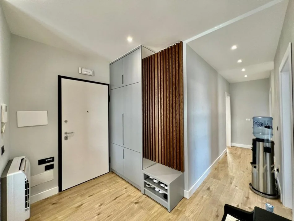 Shqiperi, jepet me qera apartament 3+1+Aneks+Ballkon Kati 2, 130 m² 2.100 € 