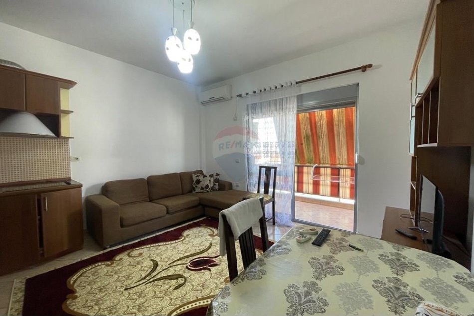Tirane, jepet me qera apartament 1+1 Kati 4, 60 m² 300 € (Fresku)