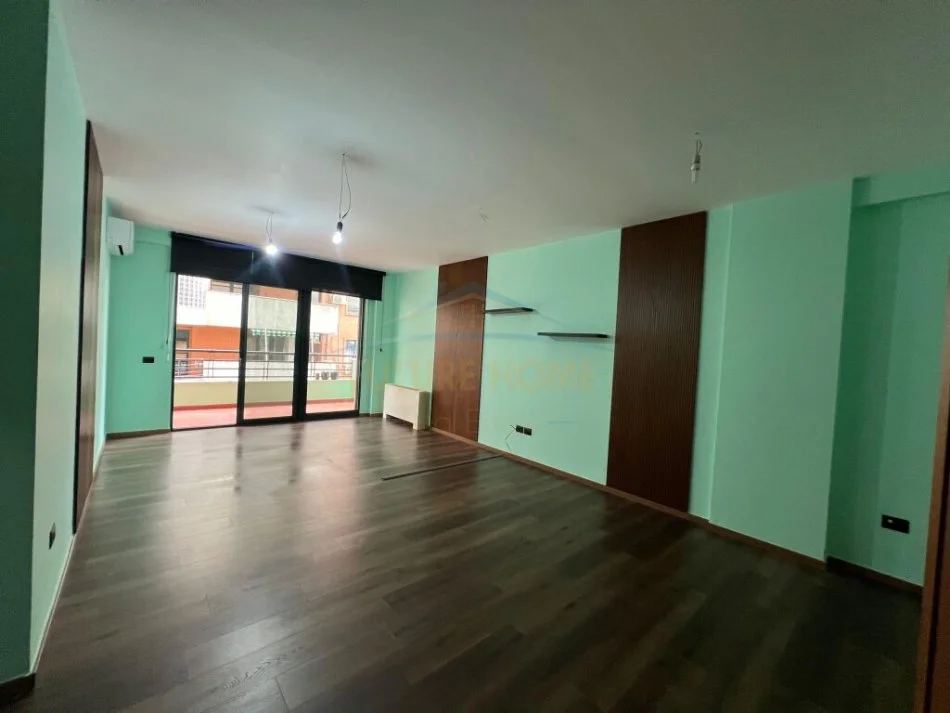 Tirane, Qira Ambjent per Zyra, 3+1 Kati 6, 132 m² (Ibrahim Rugova, ish blloku)