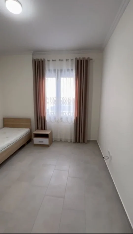 Tirane, jepet me qera apartament 2+1+Ballkon Kati 2, 100 m² 650 € (Rruga Kodra E Diellit)
