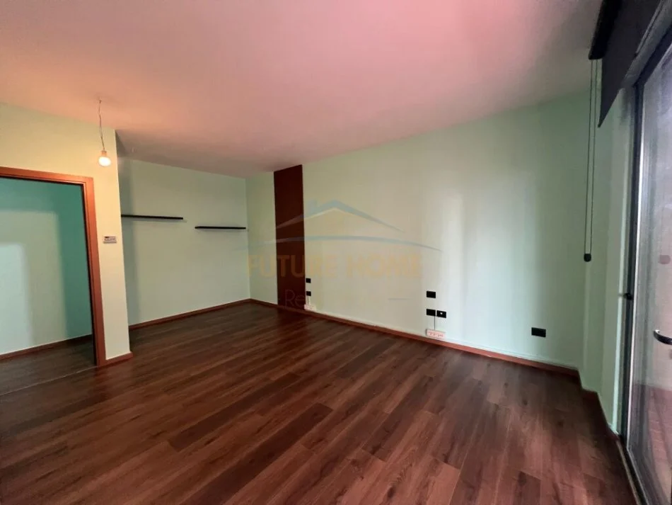 Tirane, Qira Ambjent per Zyra, 3+1 Kati 6, 132 m² (Ibrahim Rugova, ish blloku)