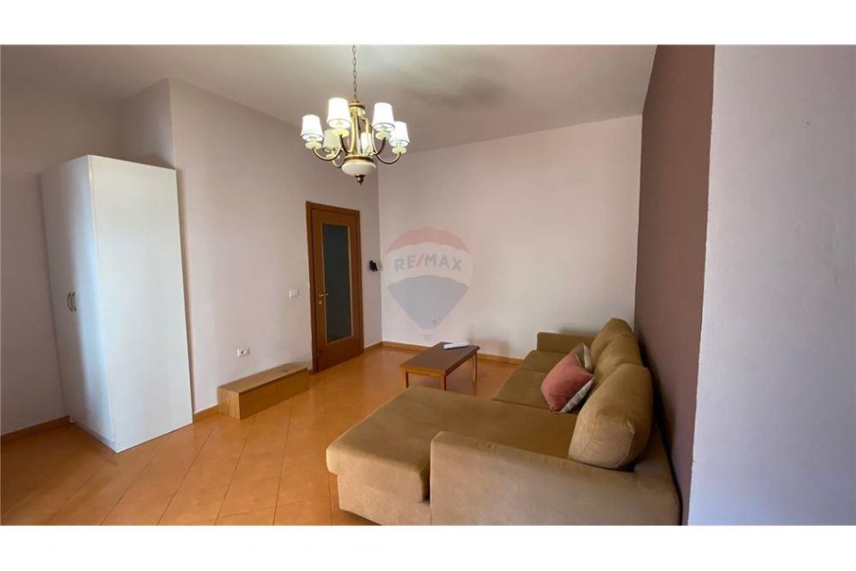 Tirane, jepet me qera apartament 1+1 , 63 m² 600 € (Rruga Dervish Hima - Air Albania)