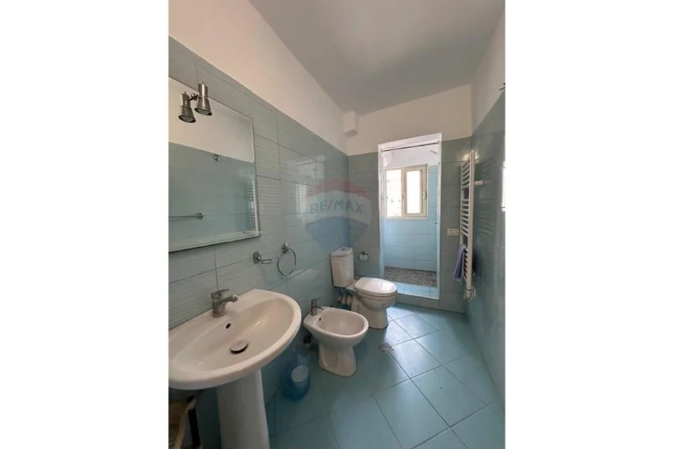 Tirane, jepet me qera apartament 2+1 , 60 m² 400 € (Bulevardi Zogu I, Shqipëri)