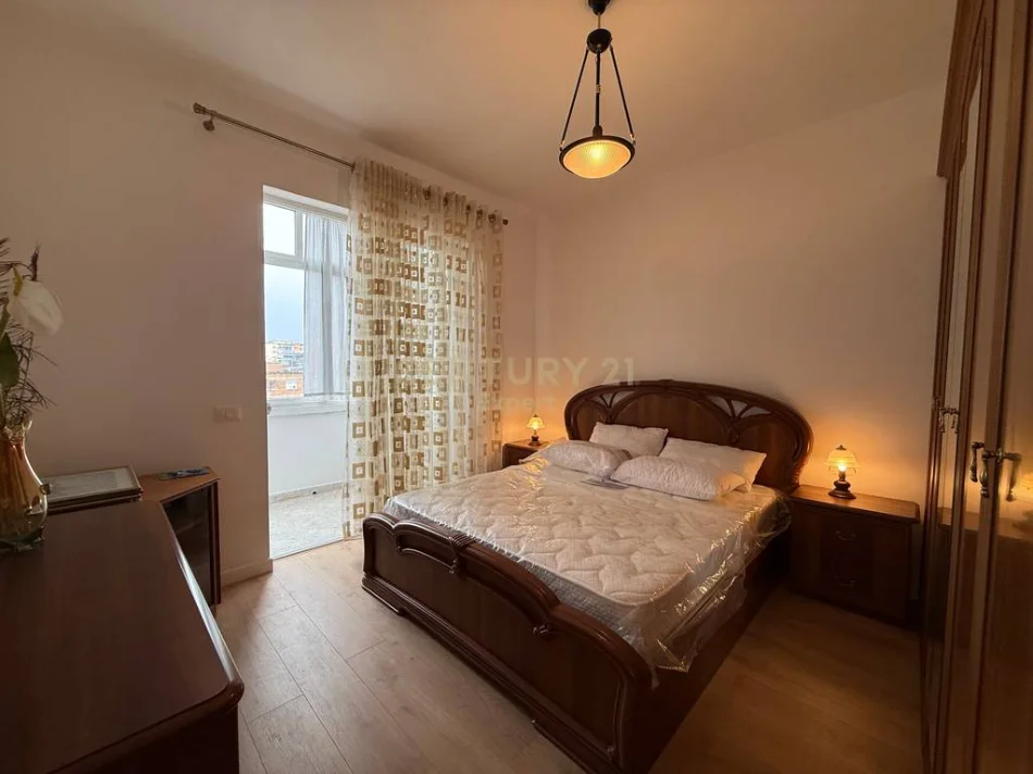 Tirane, jepet me qera apartament 2+1+Ballkon Kati 5, 75 m² 600 € 