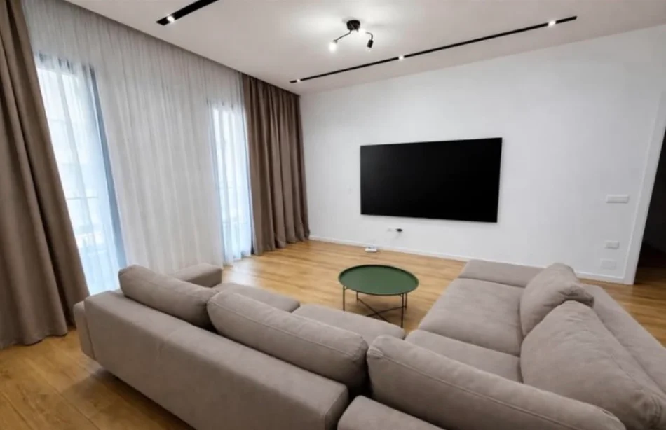 Tirane, jepet me qera apartament 2+1+Ballkon , 100 m² 1.300 € (Square 21)